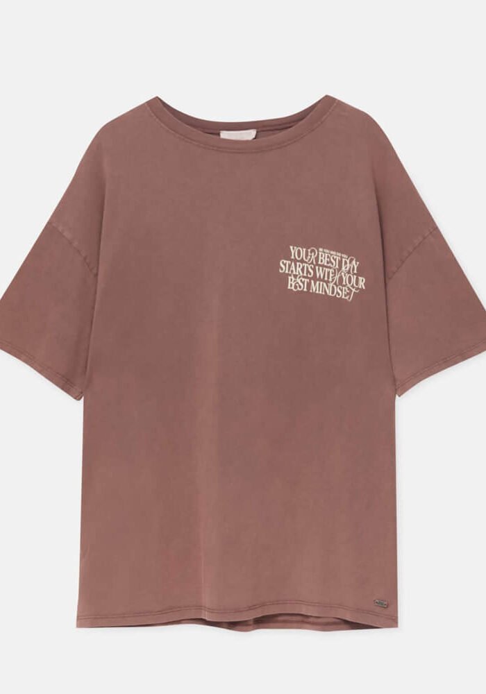 T-shirt with contrasting slogan
